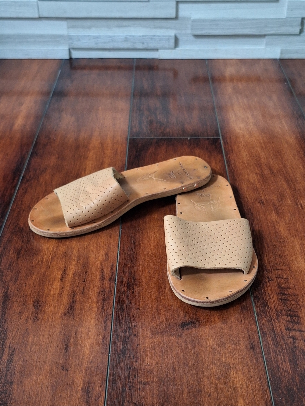 Beek Mockingbird Perforated Leather Slide Sandals Size 6 Tan Minimalist